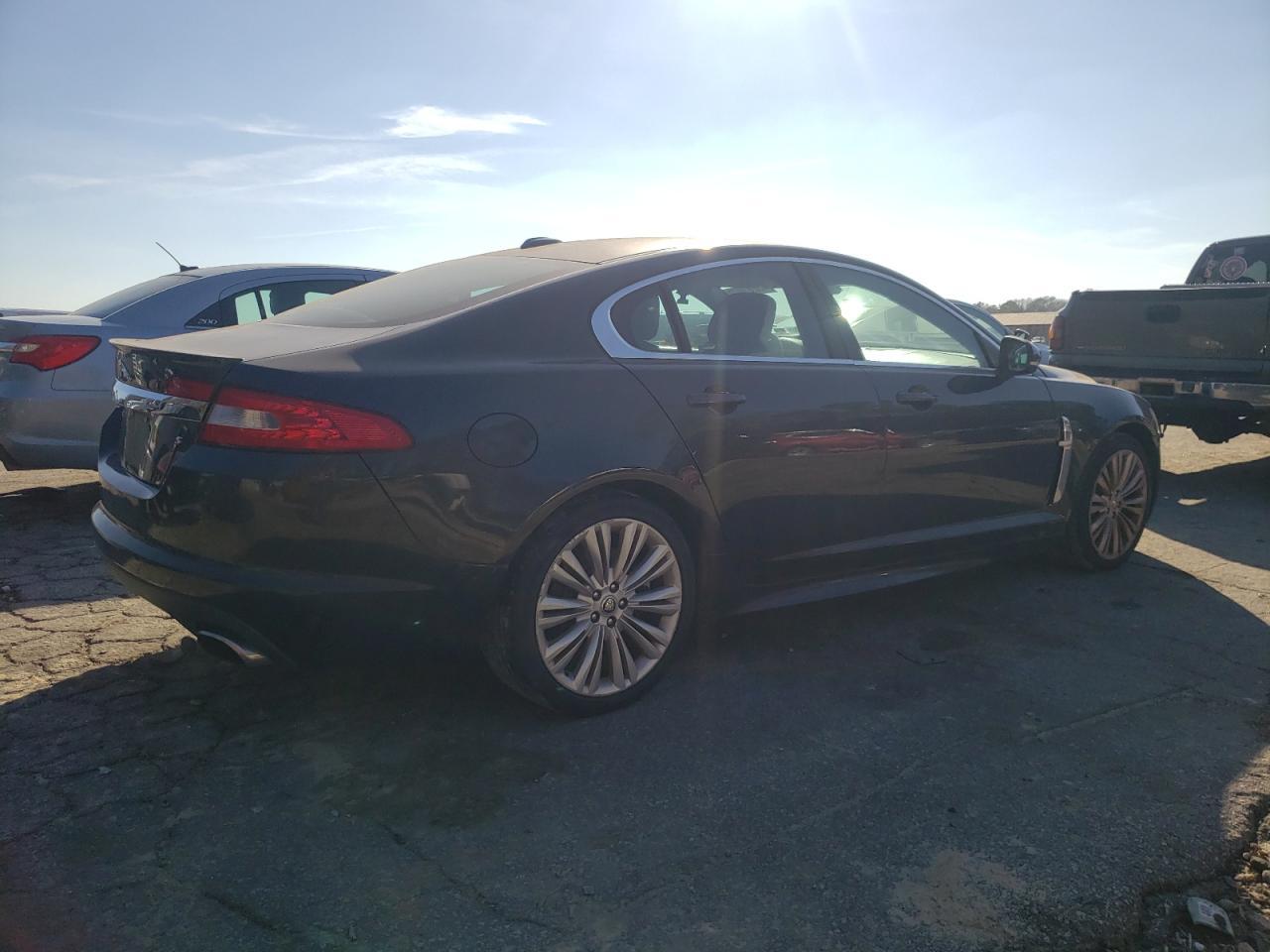 2011 JAGUAR XF - Image 3