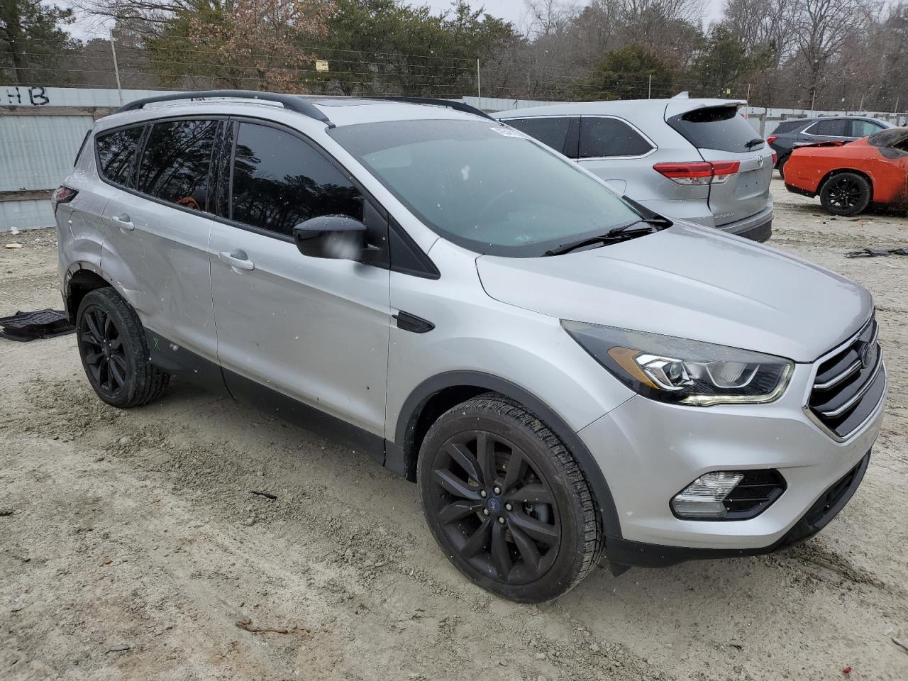 2017 FORD ESCAPE SE - Фото 4