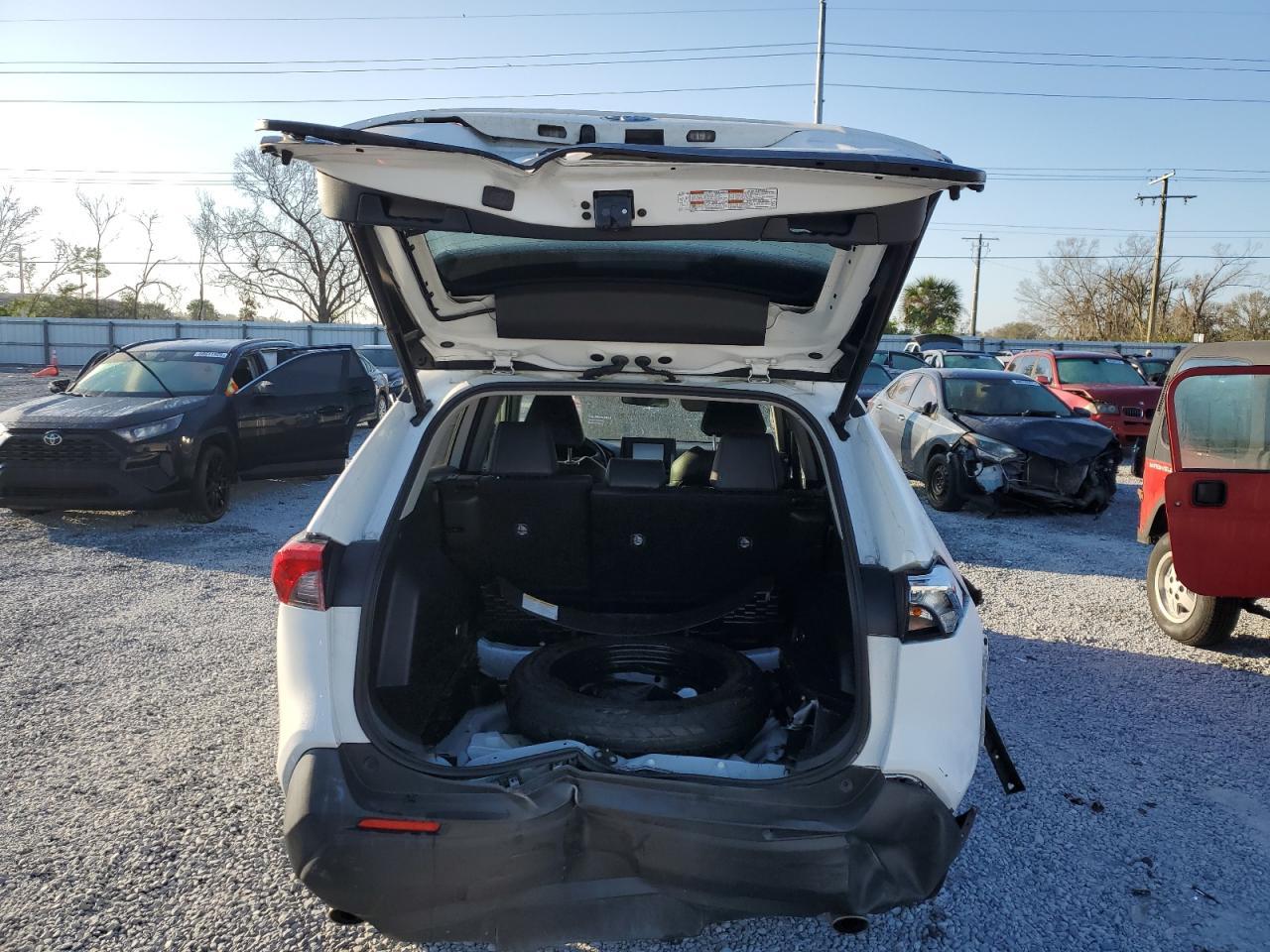 2019 TOYOTA RAV4 XLE P - Image 6