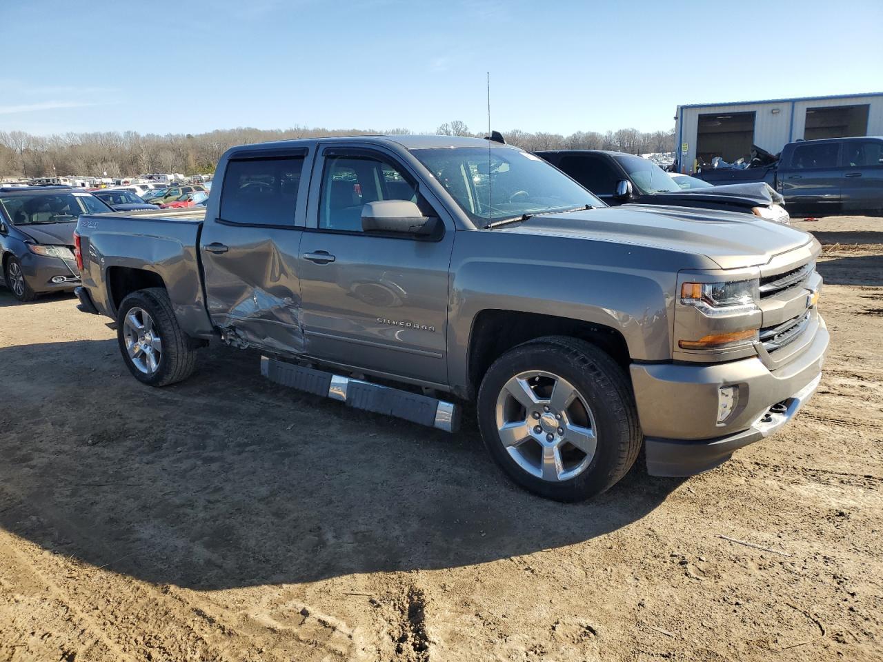 2017 CHEVROLET SILVERADO - Фото 4