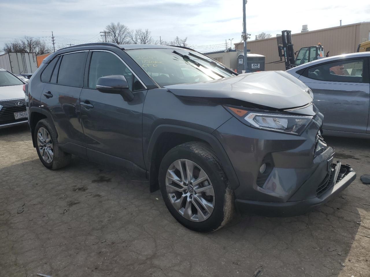 2020 TOYOTA RAV4 XLE P - Фото 4