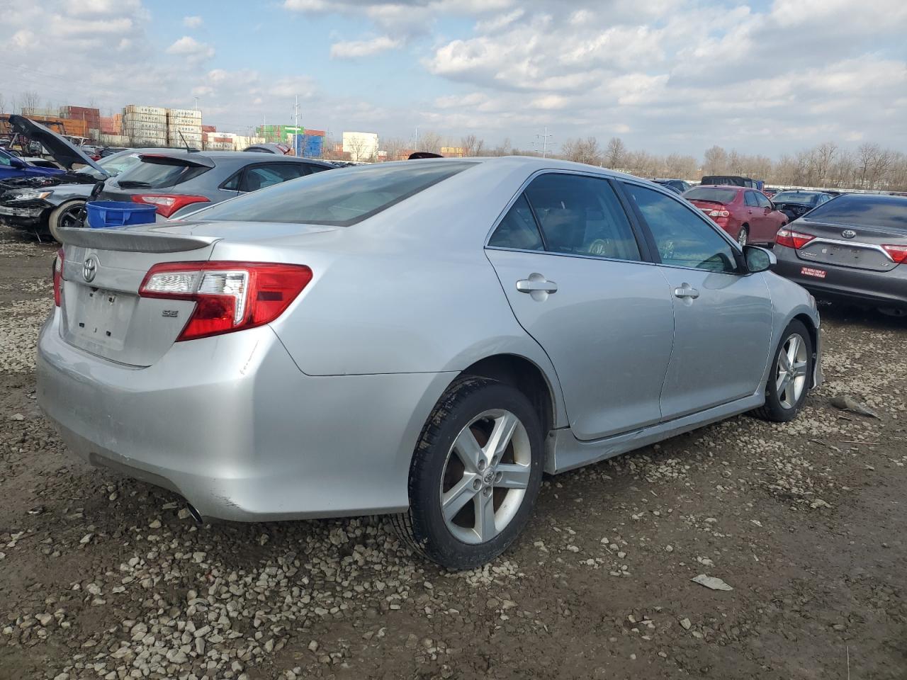 2013 TOYOTA CAMRY L - Фото 3