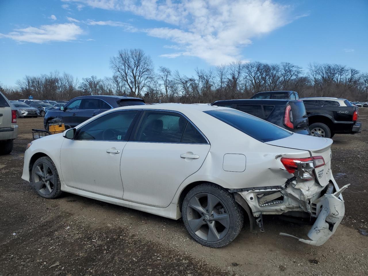 2014 TOYOTA CAMRY L - Image 2