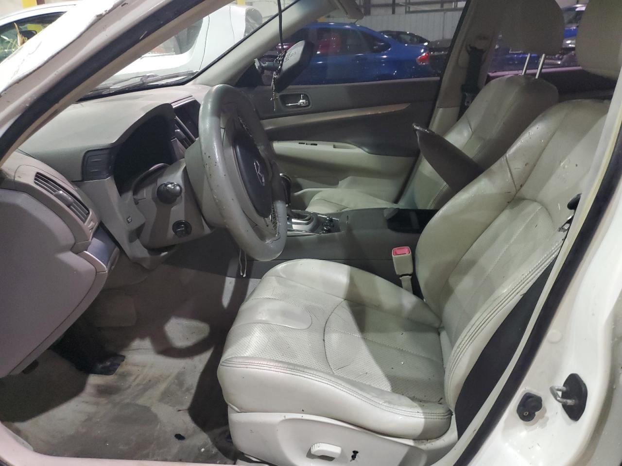 2011 INFINITI G37 - Image 7