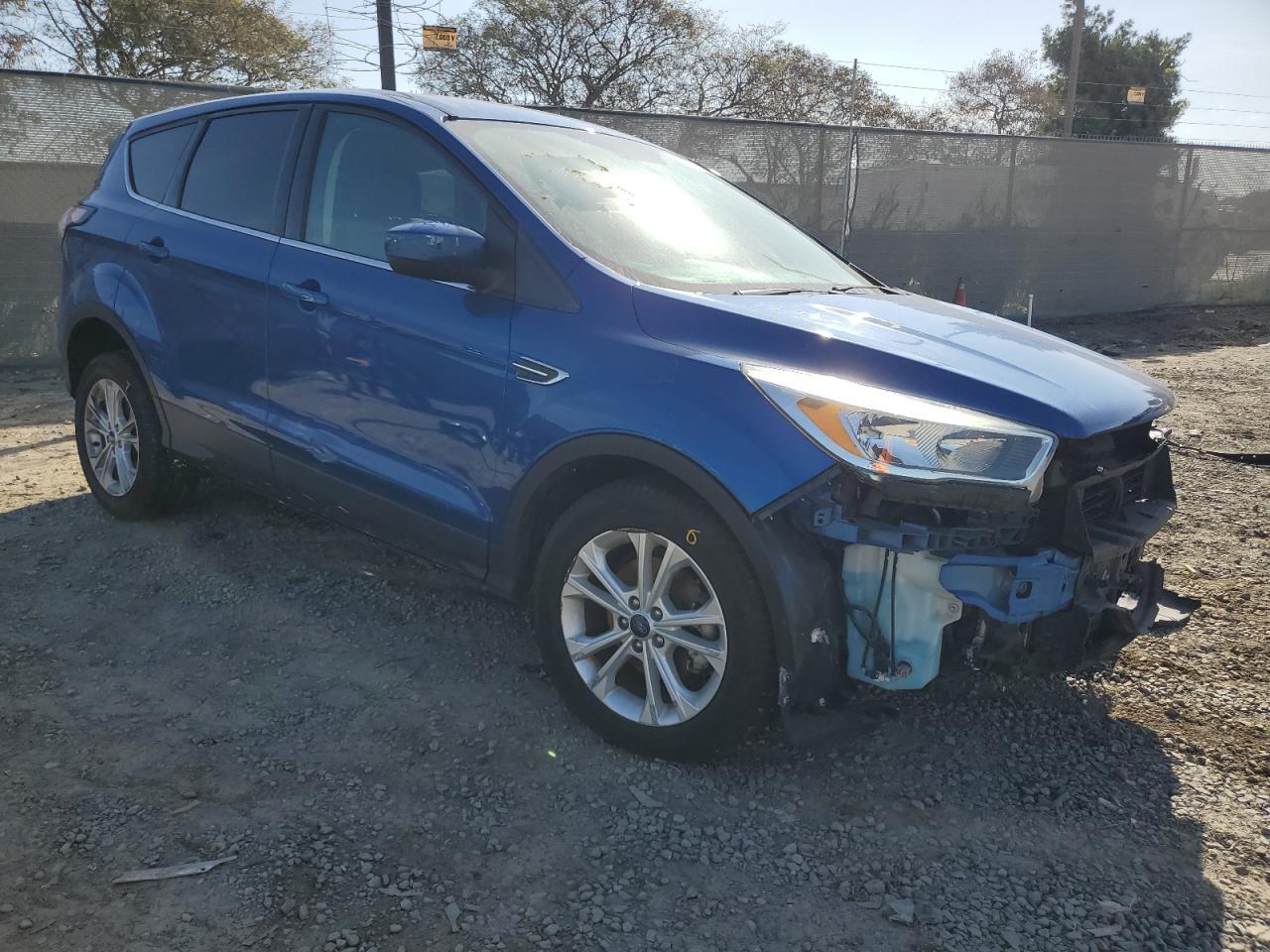 2017 FORD ESCAPE SE - Image 4
