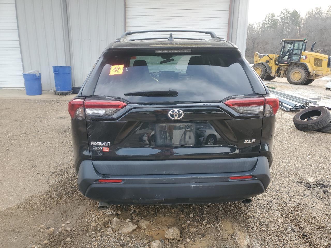 2019 TOYOTA RAV4 XLE P - Фото 6