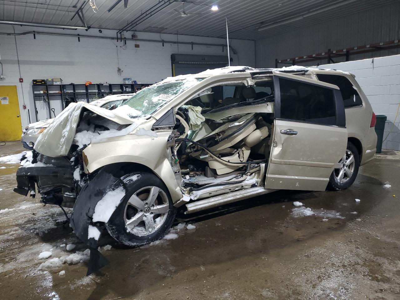 2010 VOLKSWAGEN ROUTAN SEL
