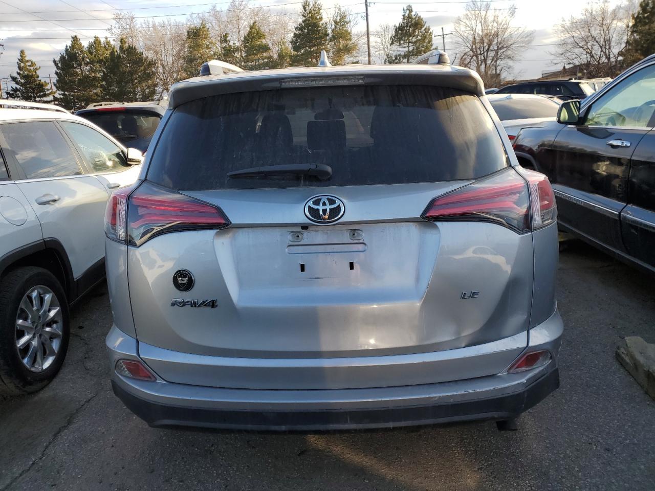 2018 TOYOTA RAV4 LE - Фото 6