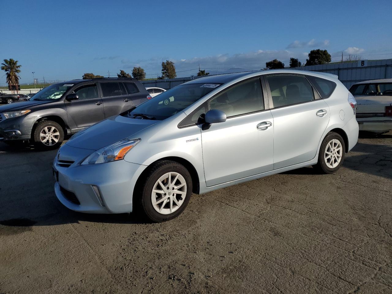 2014 TOYOTA PRIUS V car image