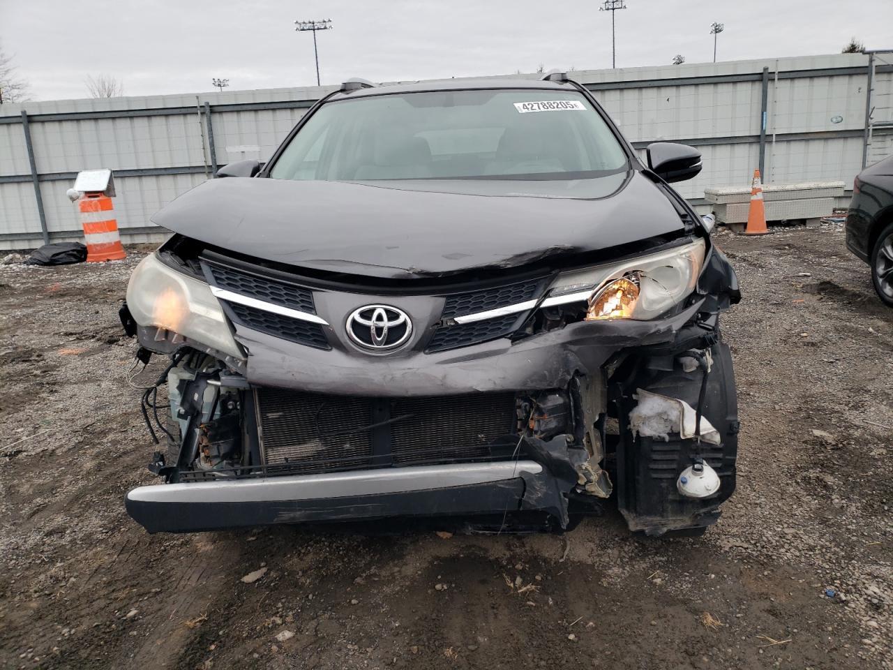2015 TOYOTA RAV4 XLE - Image 5