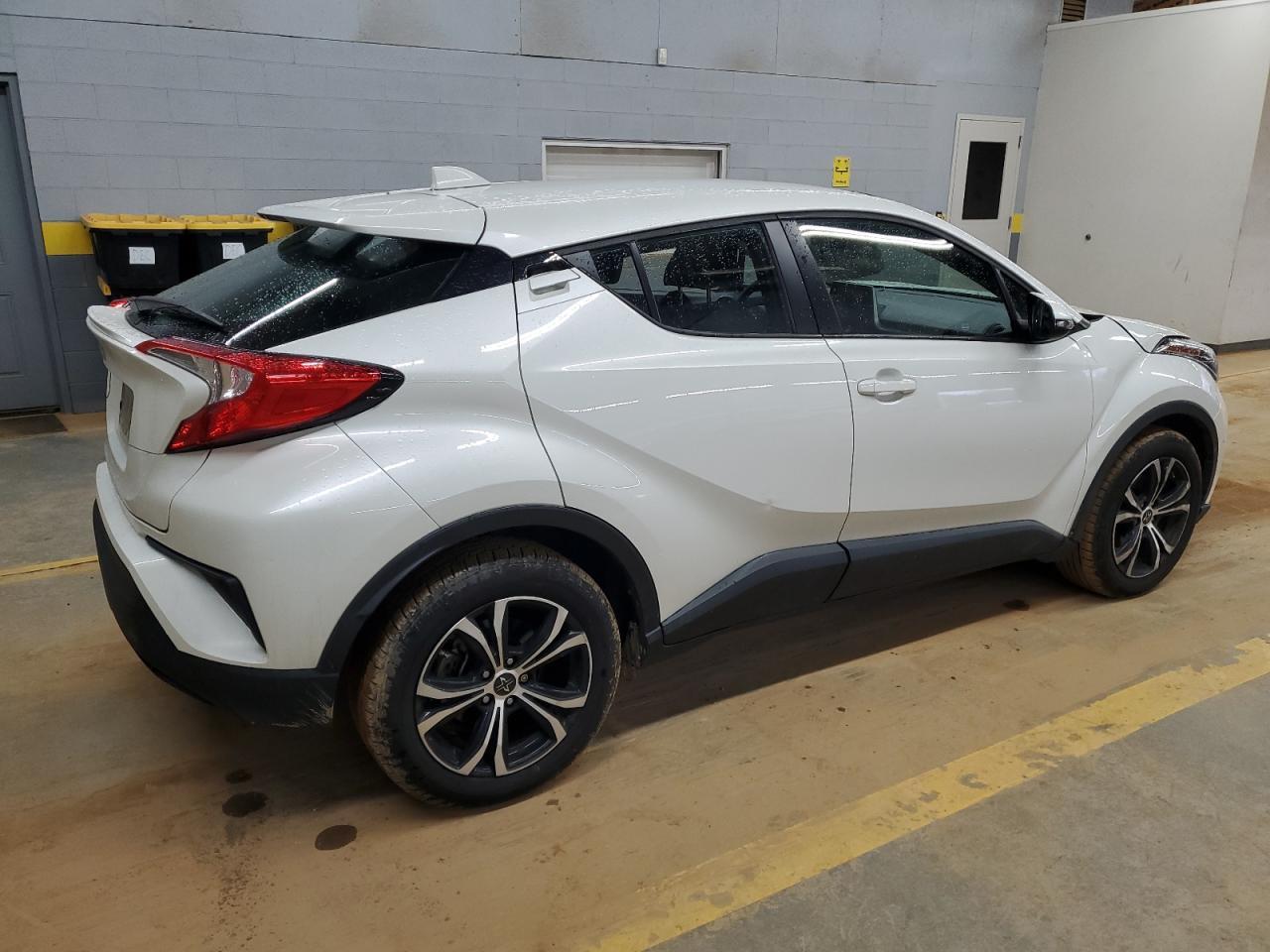 2021 TOYOTA C-HR XLE - Фото 3