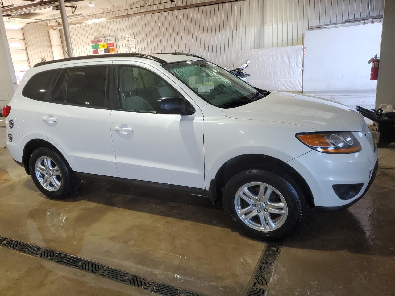 2011 HYUNDAI SANTA FE G - Image 4