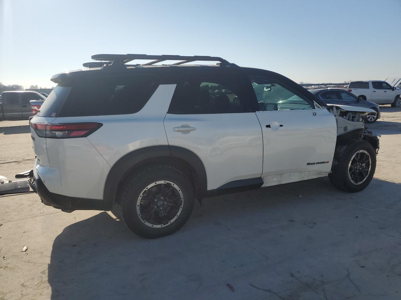 2023 NISSAN PATHFINDER - Фото 3