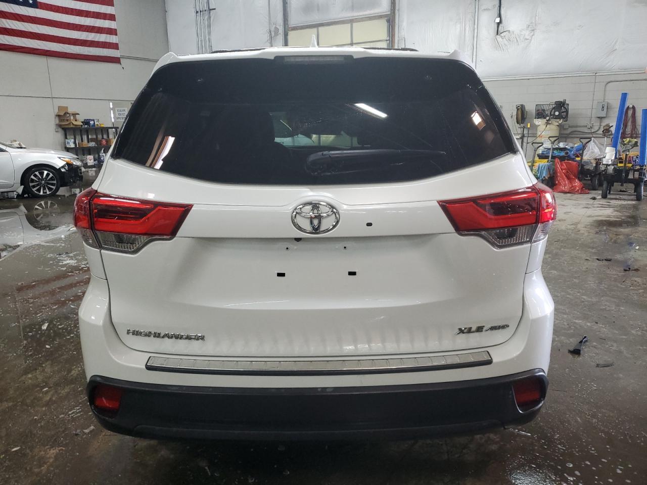 2018 TOYOTA HIGHLANDER - Фото 6
