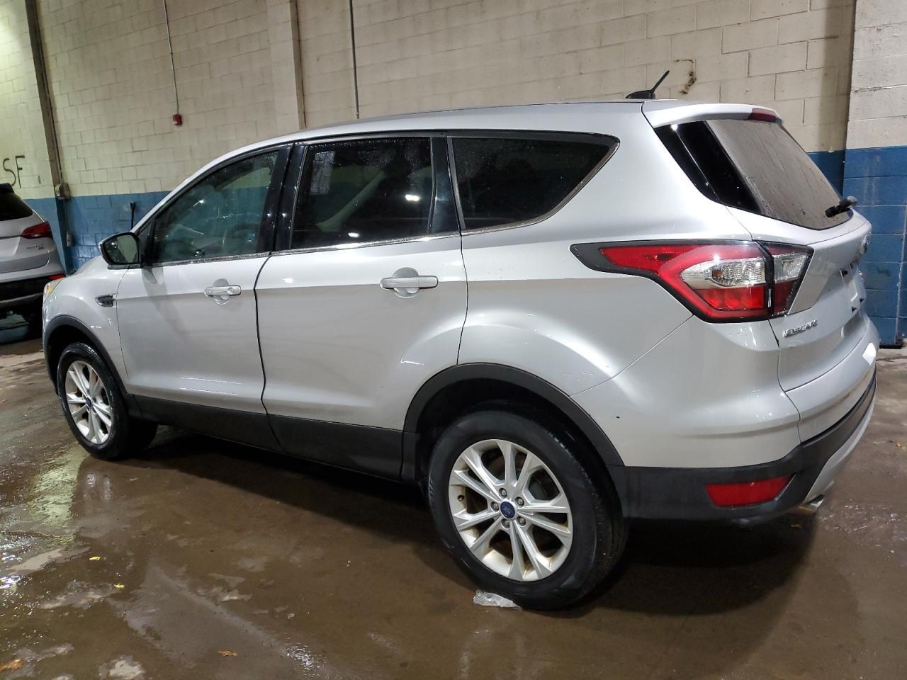 2017 FORD ESCAPE SE - Фото 2