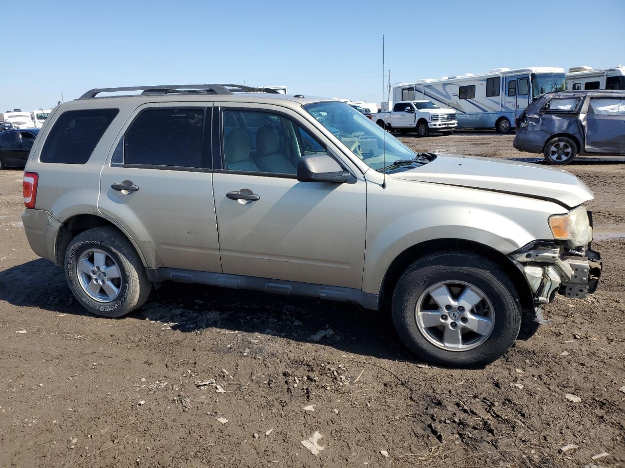 2010 FORD ESCAPE XLT - Image 4