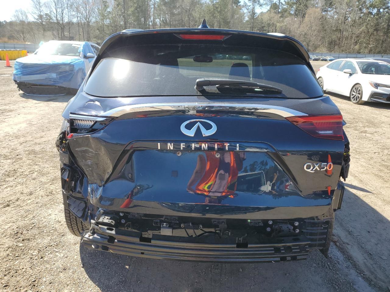 2019 INFINITI QX50 ESSEN - Image 6