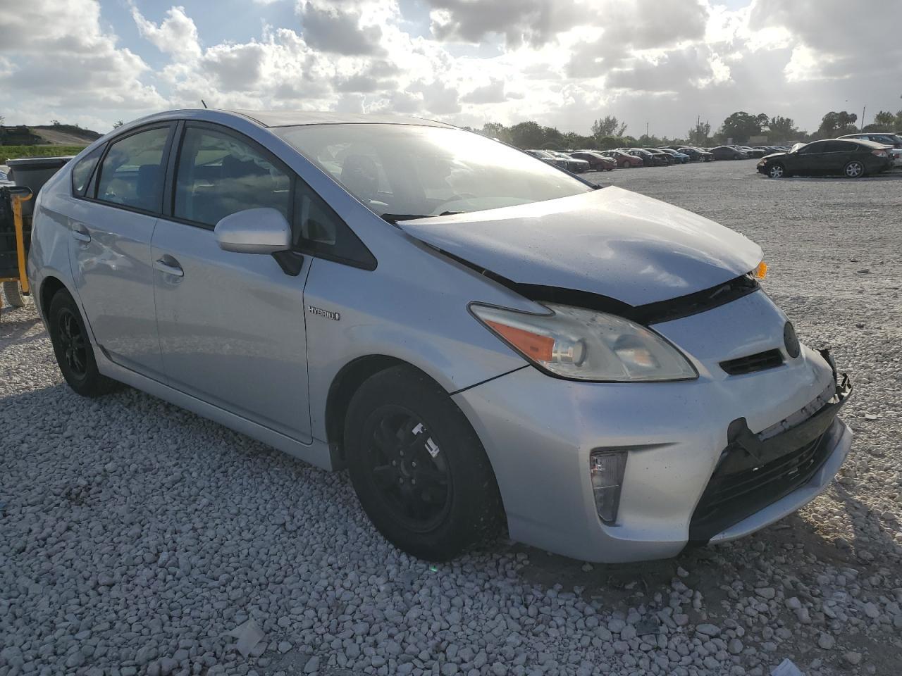 2015 TOYOTA PRIUS - Фото 4