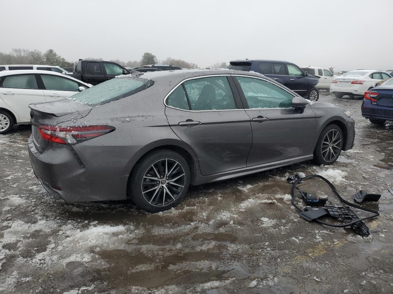 2021 TOYOTA CAMRY SE - Фото 3