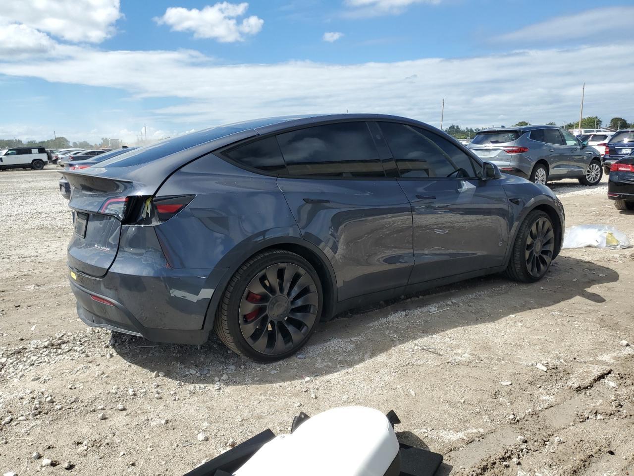 2023 TESLA MODEL Y - Фото 3