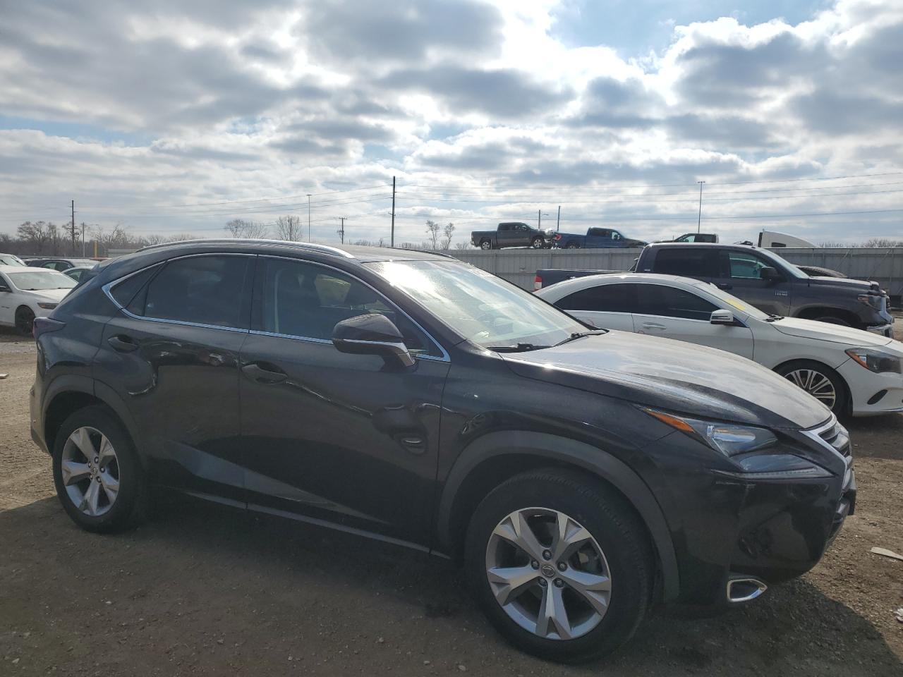 2017 LEXUS NX 200T BA - Фото 4