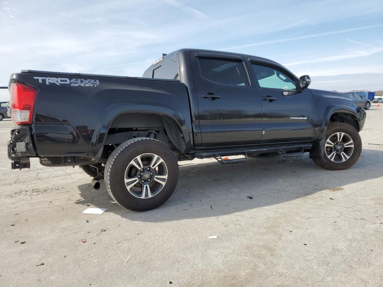 2017 TOYOTA TACOMA DOU - Фото 3