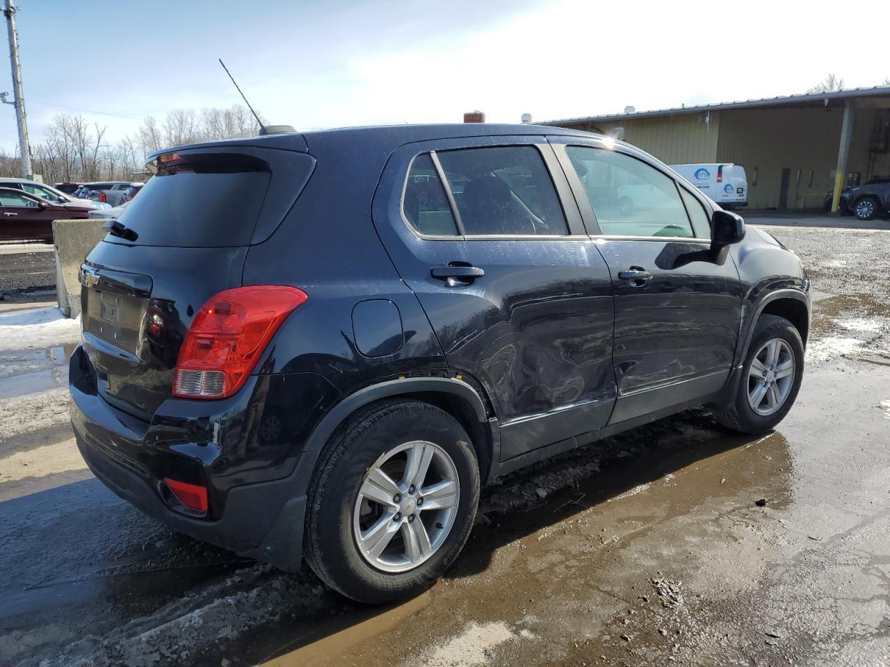 2021 CHEVROLET TRAX LS - Image 3