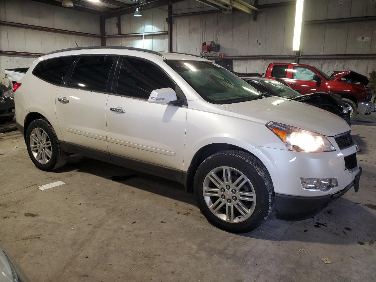 2011 CHEVROLET TRAVERSE L - Image 4