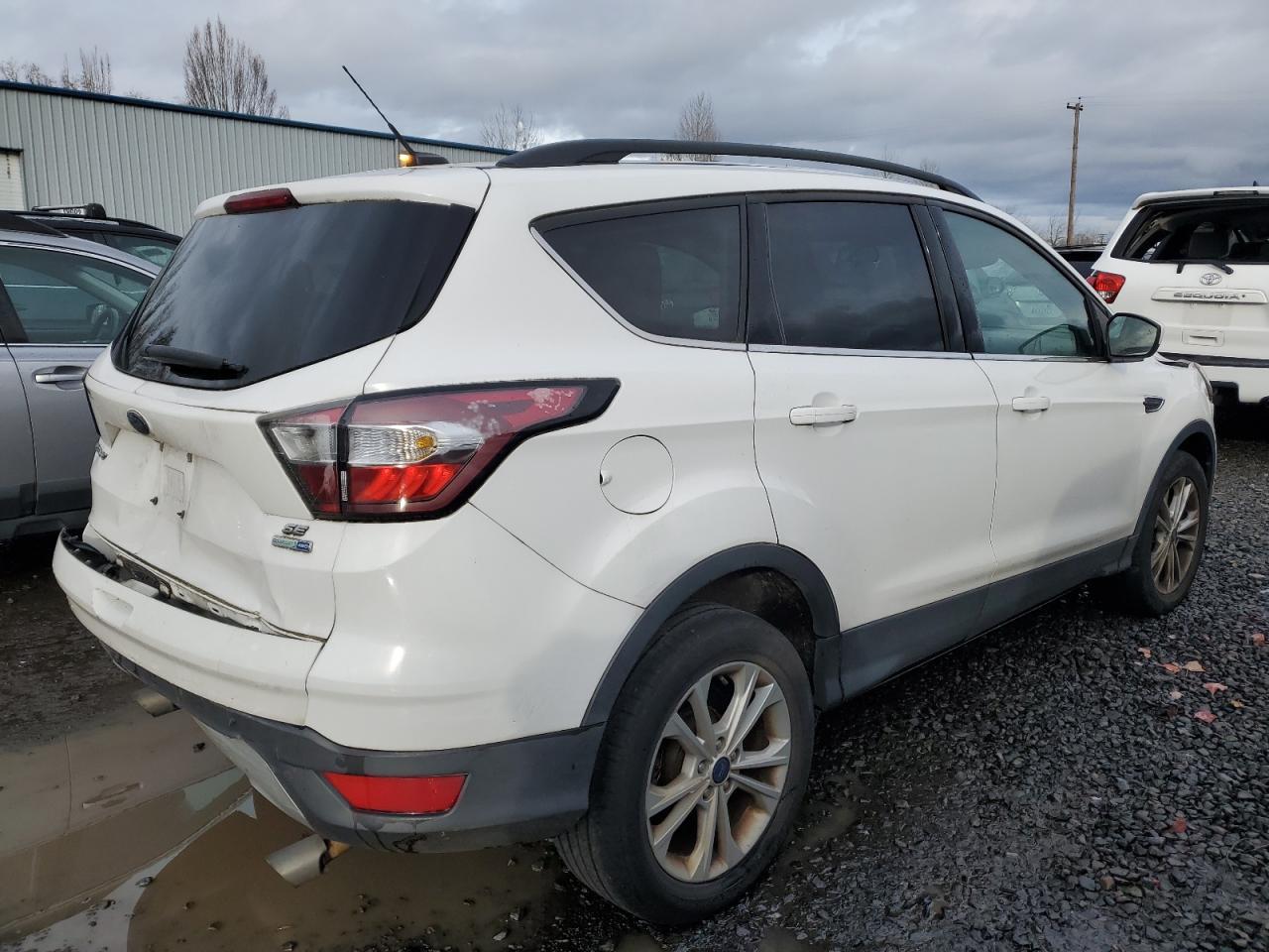 2017 FORD ESCAPE SE - Image 3