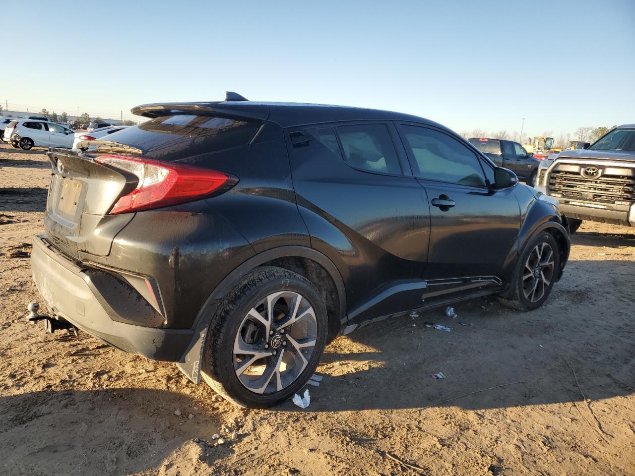 2018 TOYOTA C-HR XLE - Image 3