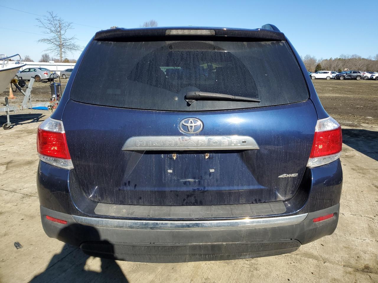 2011 TOYOTA HIGHLANDER - Image 6
