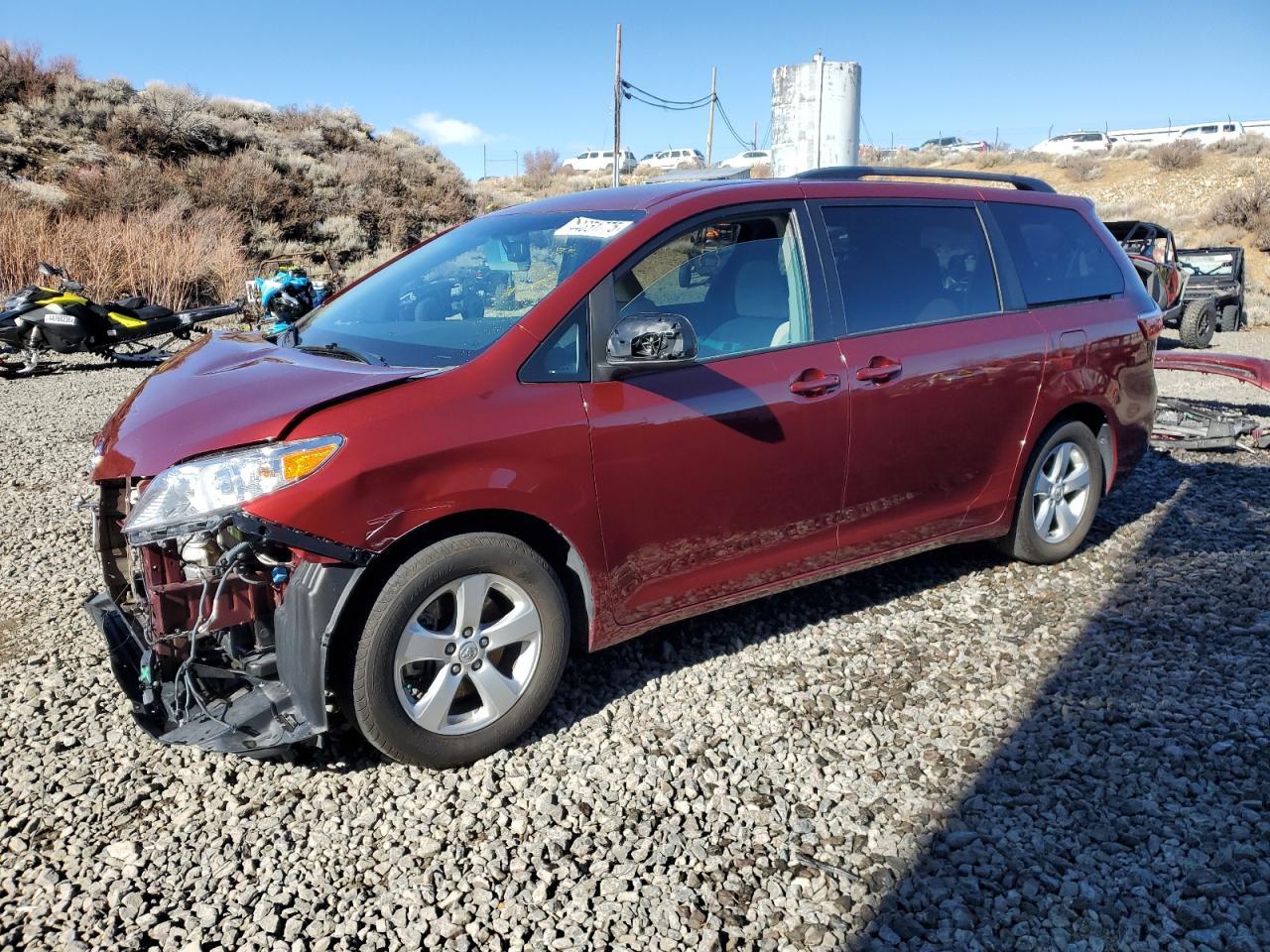 2015 TOYOTA SIENNA LE