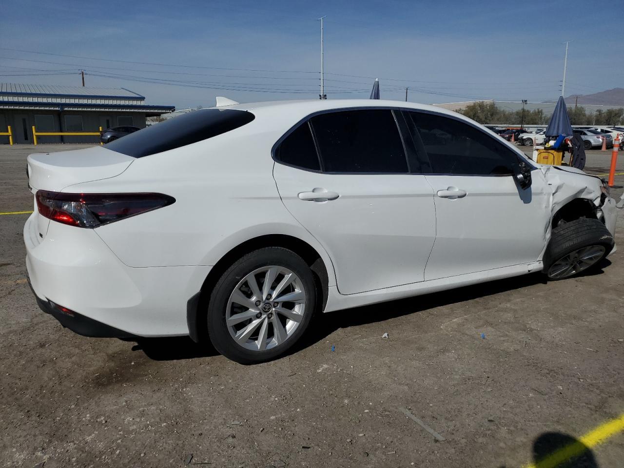 2023 TOYOTA CAMRY LE - Фото 3