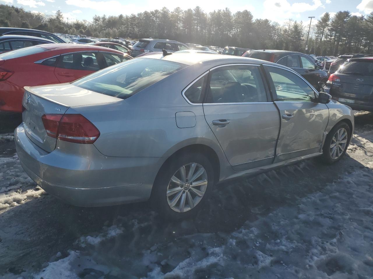 2013 VOLKSWAGEN PASSAT SEL - Image 3