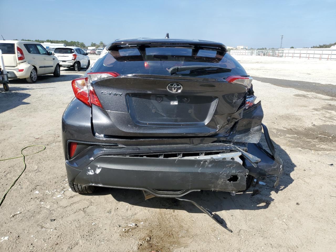 2021 TOYOTA C-HR XLE - Фото 6