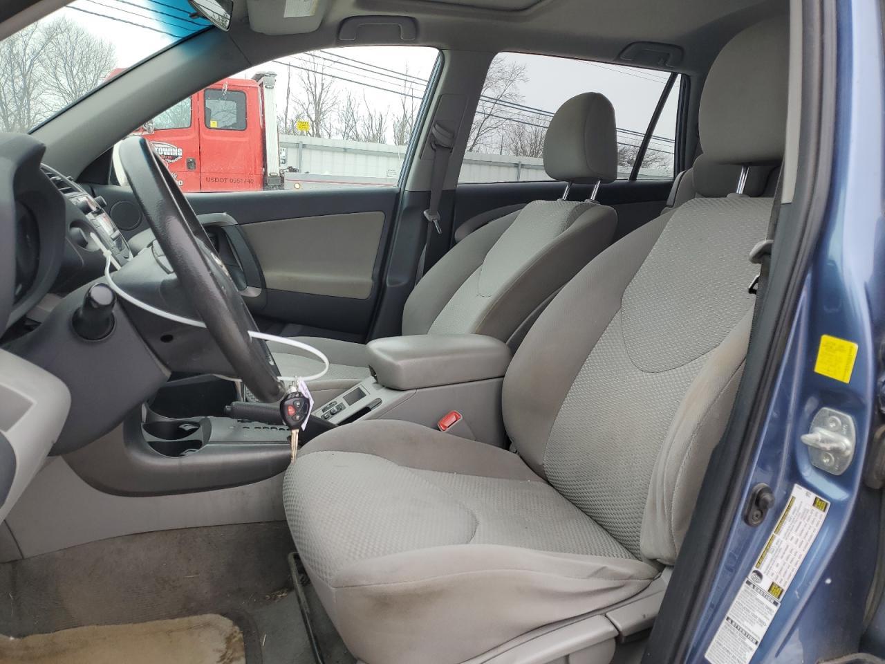 2011 TOYOTA RAV4 - Фото 7