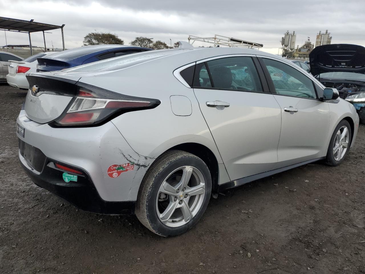 2017 CHEVROLET VOLT LT - Image 3