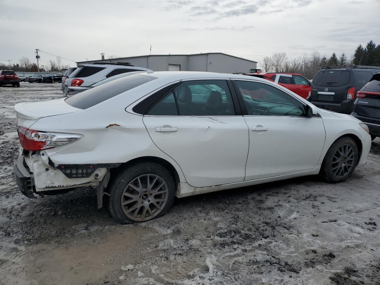 2015 TOYOTA CAMRY LE - Image 3