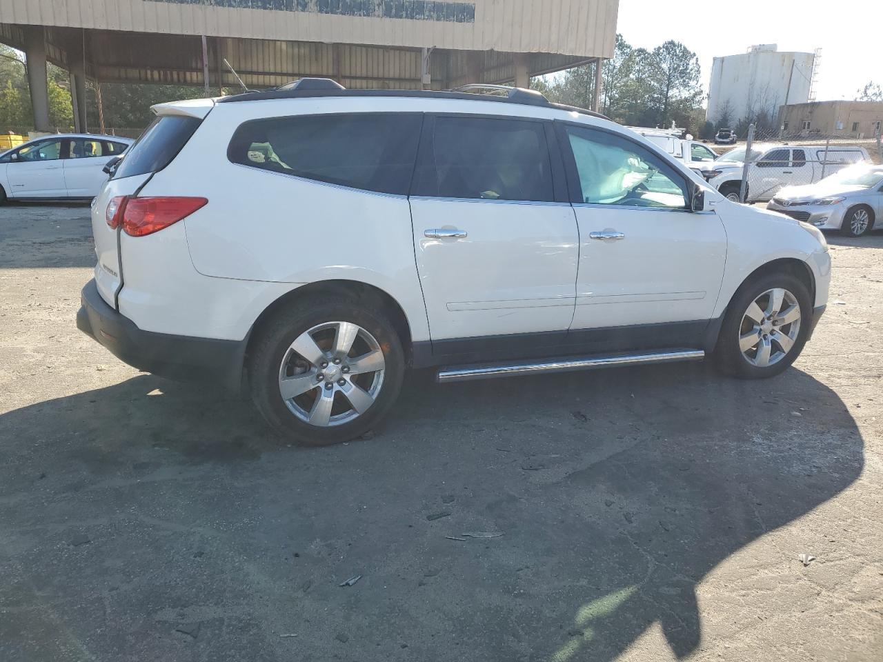 2011 CHEVROLET TRAVERSE L - Фото 3