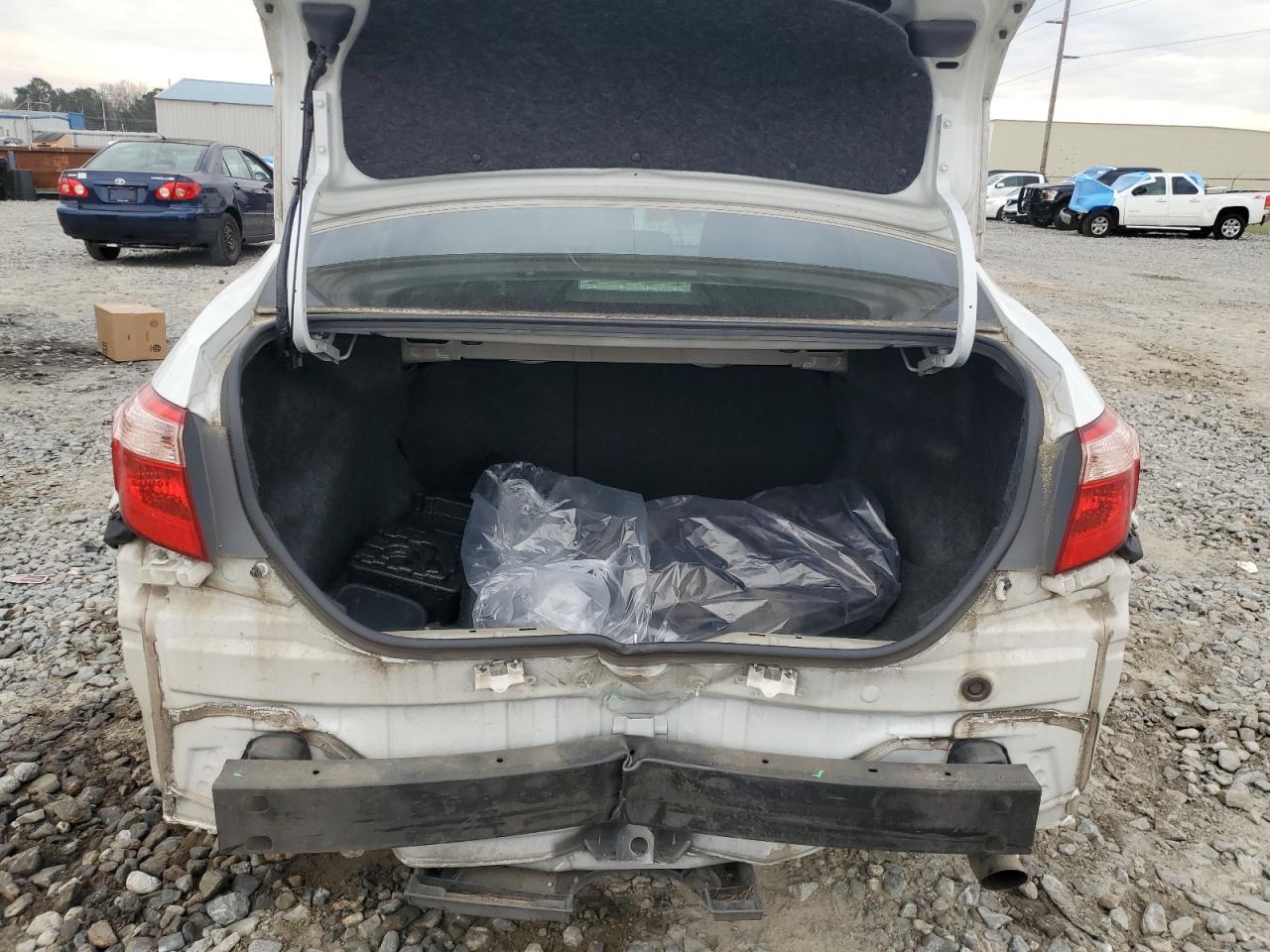 2018 TOYOTA COROLLA L - Image 6