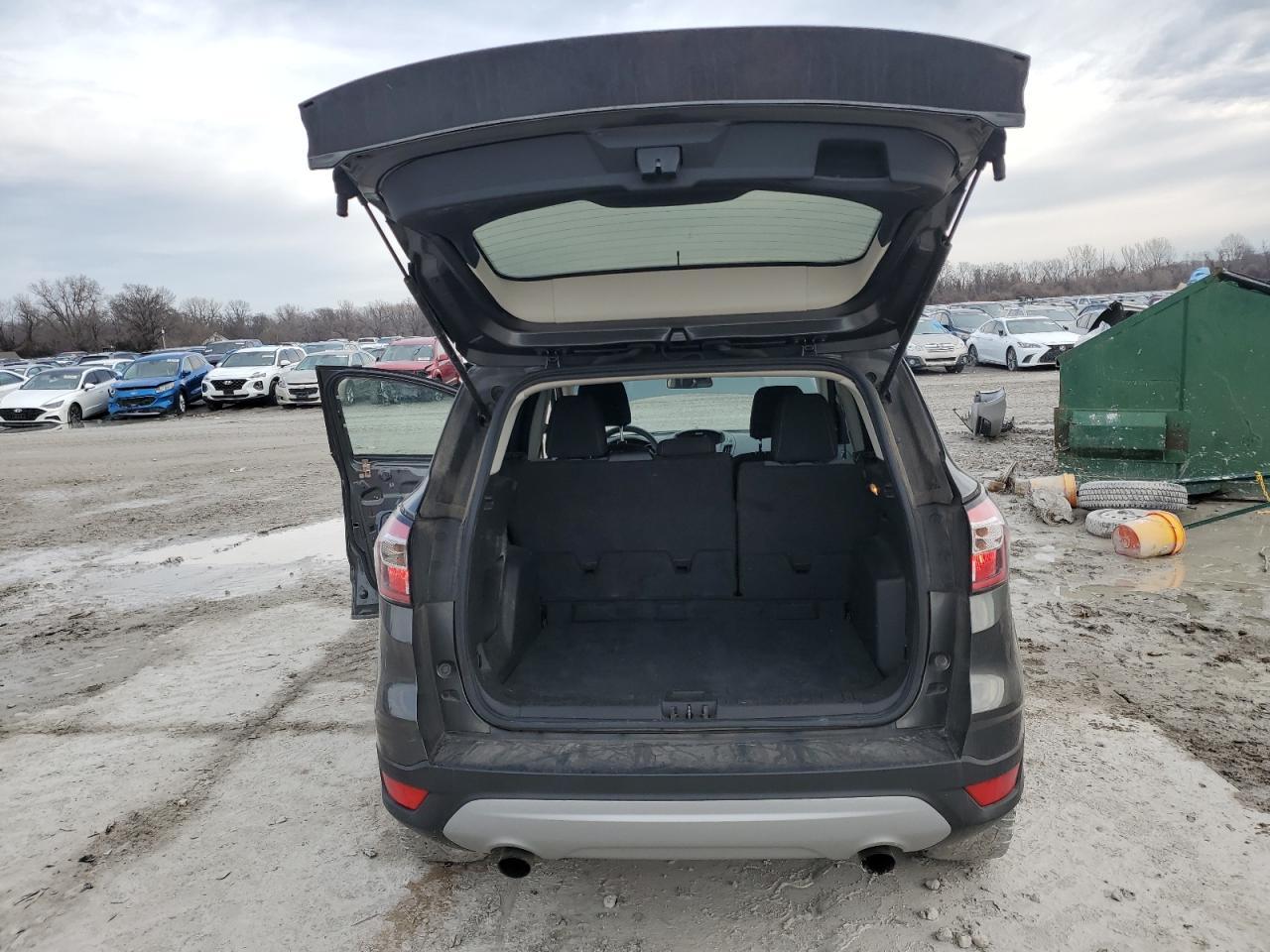 2017 FORD ESCAPE SE - Image 6