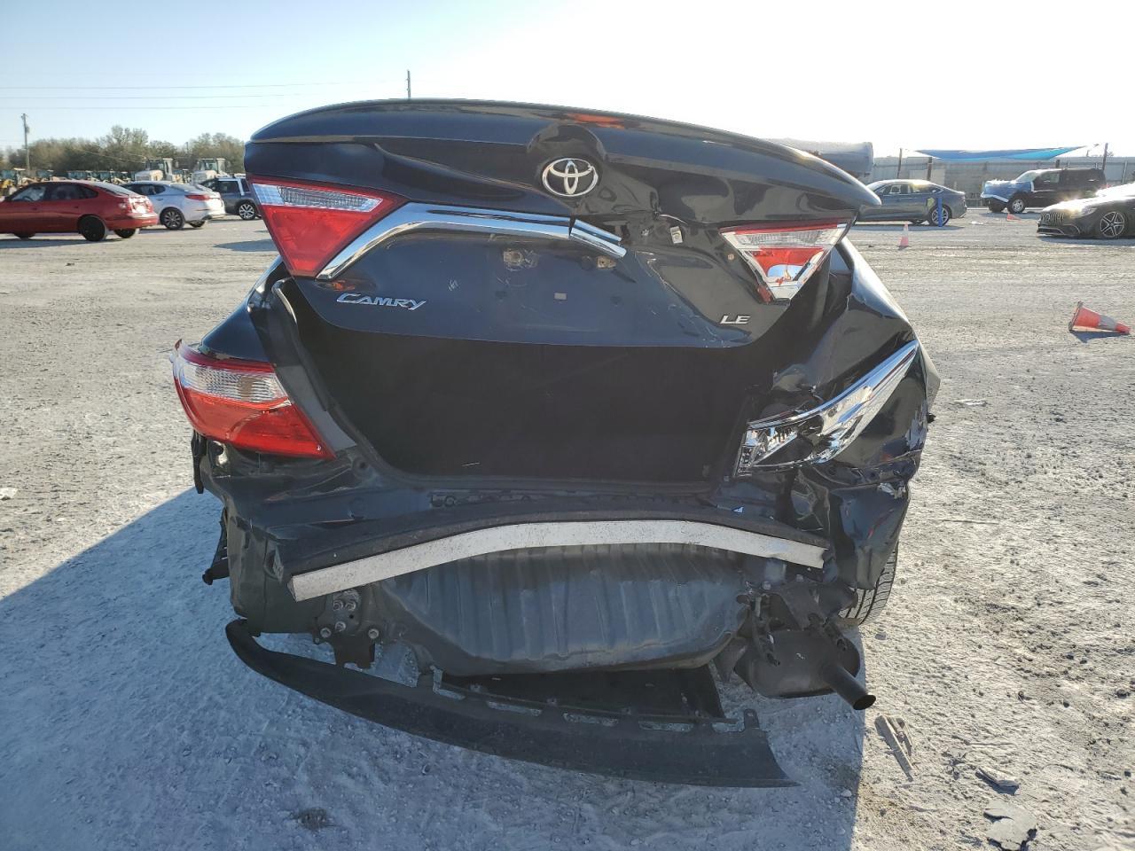 2017 TOYOTA CAMRY LE - Фото 6
