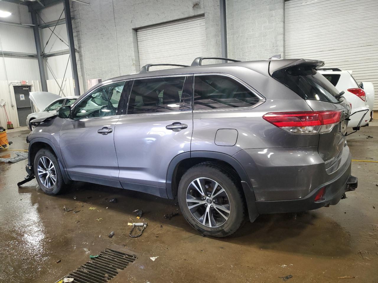 2019 TOYOTA HIGHLANDER - Image 2