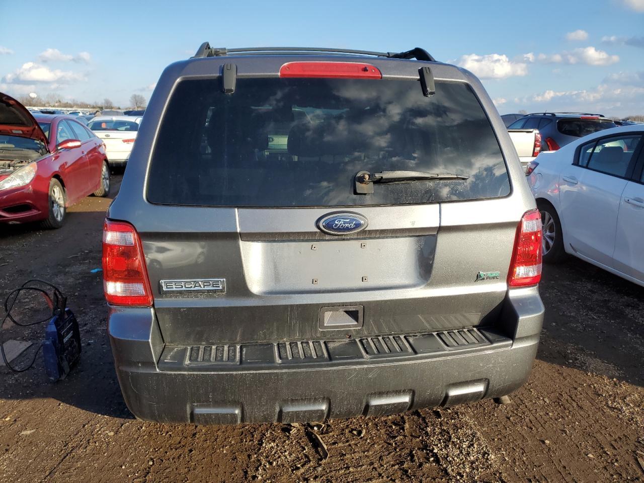 2010 FORD ESCAPE XLT - Image 6