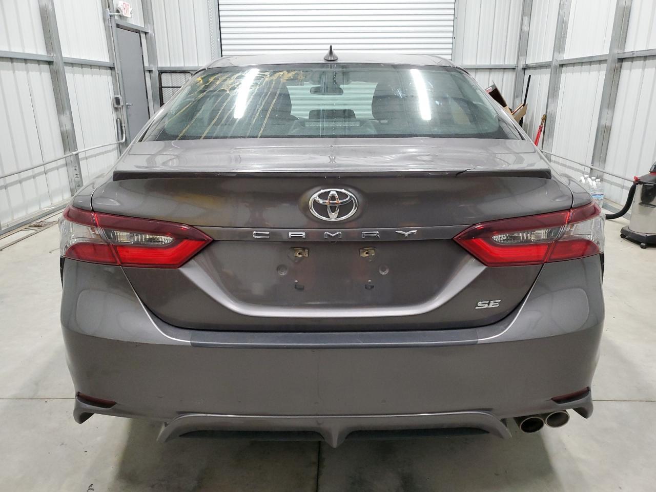 2021 TOYOTA CAMRY SE - Фото 6