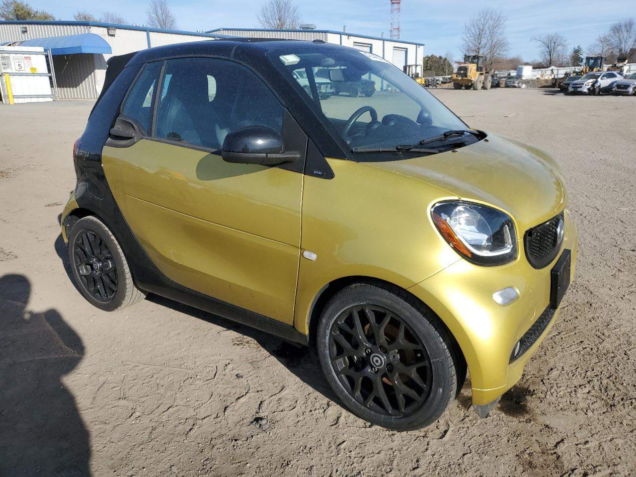 2017 SMART FORTWO - Image 4