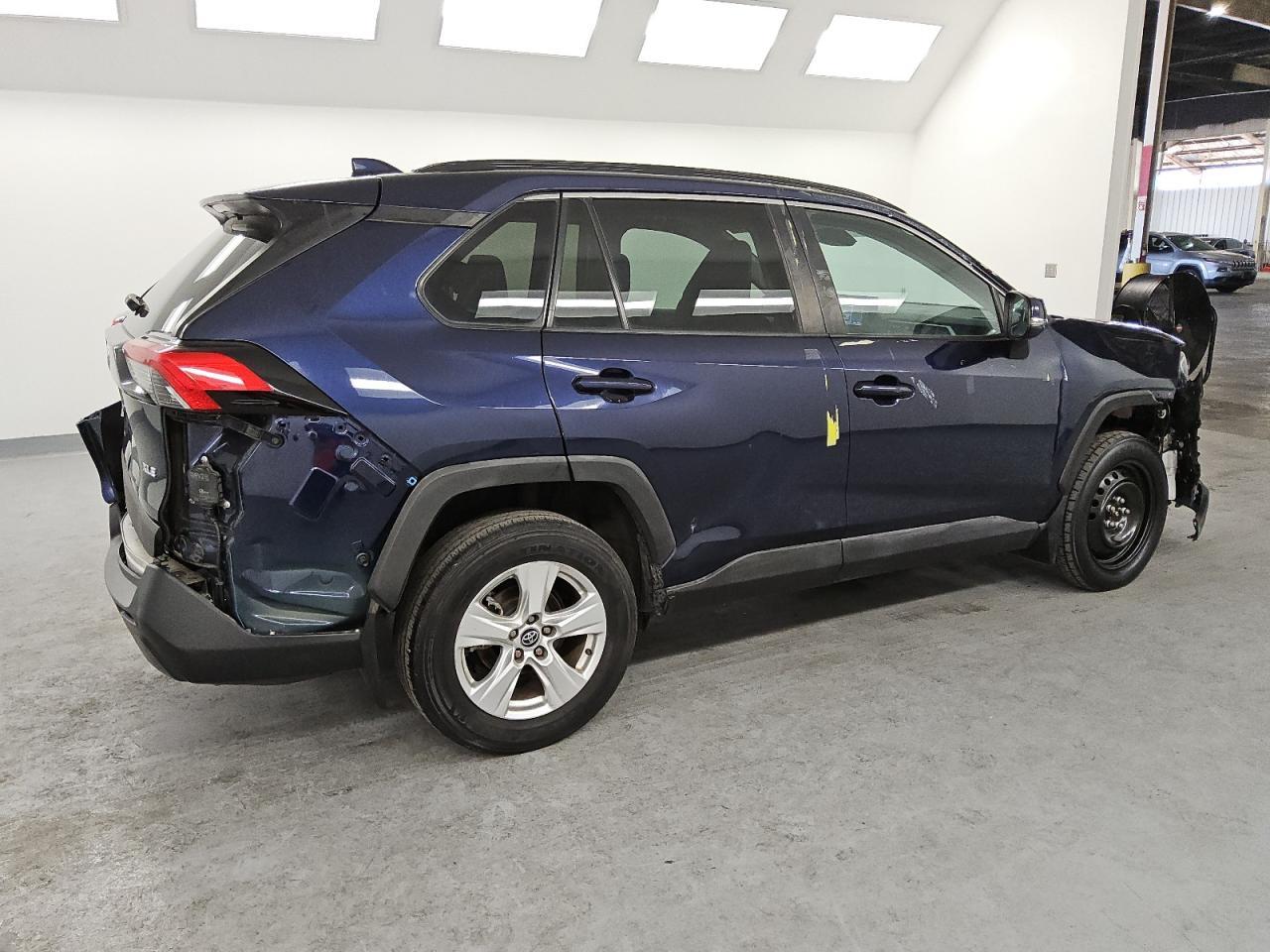 2020 TOYOTA RAV4 XLE - Image 3