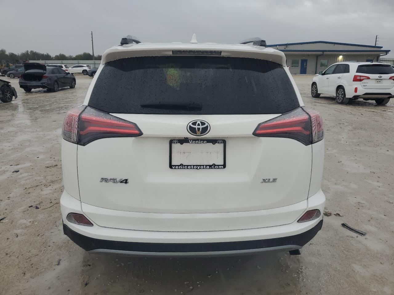 2017 TOYOTA RAV4 XLE - Фото 6