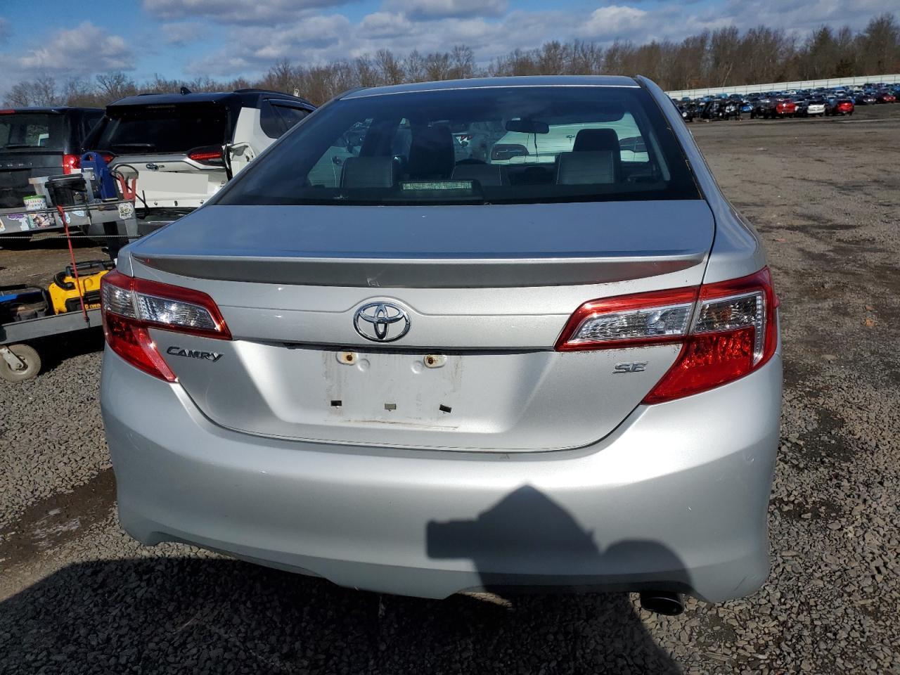 2014 TOYOTA CAMRY L - Image 6