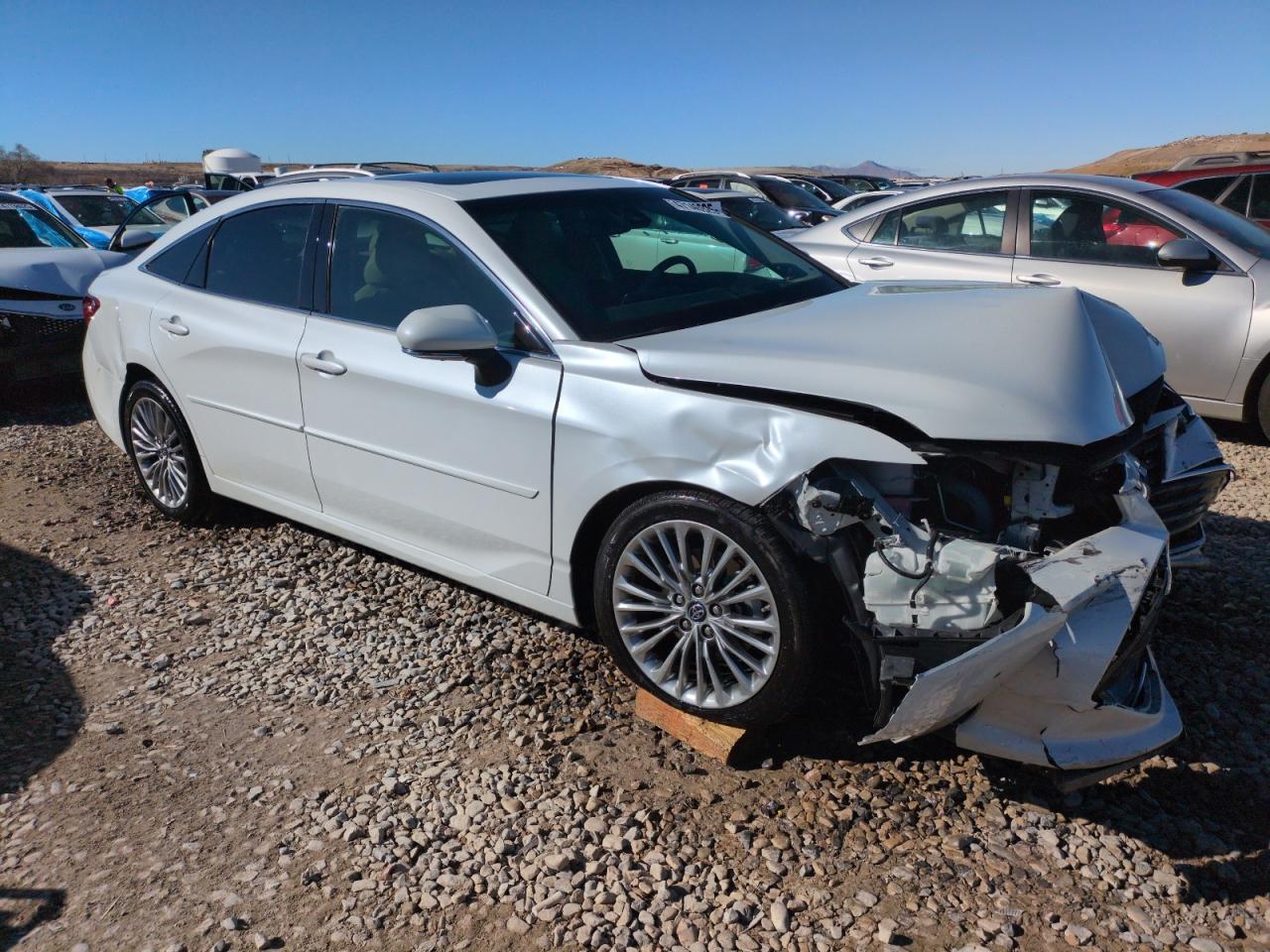 2019 TOYOTA AVALON XLE - Image 4